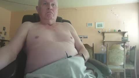 Snapshot of 29famila chatting on October 19, 2025, 11:44 am 29famila online show from October 19, 2025, 11:44 am