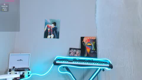 Snapshot of 4ever_dude chatting on February 7, 2025, 2:50 am Andrew online show from February 7, 2025, 2:50 am