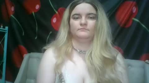 6redhotbunnie9 online show from November 18, 2025, 12:38 am