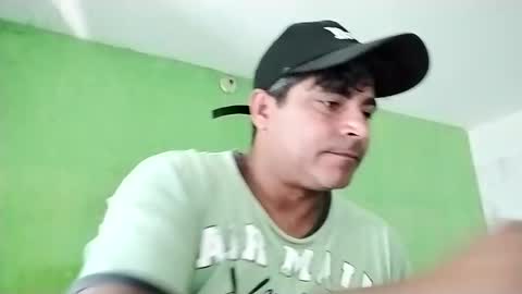 Snapshot of 9vinhocamshow chatting on December 25, 2024, 4:43 pm 9vinhocamshow online show from December 25, 2024, 4:43 pm