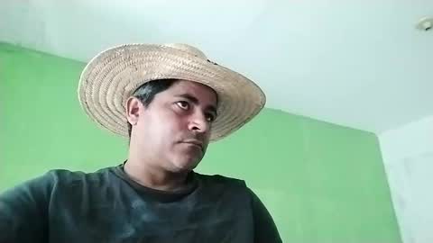 Snapshot of 9vinhocamshow chatting on December 31, 2024, 11:42 am 9vinhocamshow online show from December 31, 2024, 11:42 am