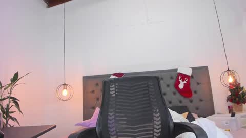 Snapshot of _aline_hall chatting on December 5, 2024, 10:44 am Alline Hall online show from December 5, 2024, 10:44 am