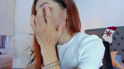 Snapshot of _aline_hall chatting on December 10, 2024, 11:11 am Alline Hall online show from December 10, 2024, 11:11 am