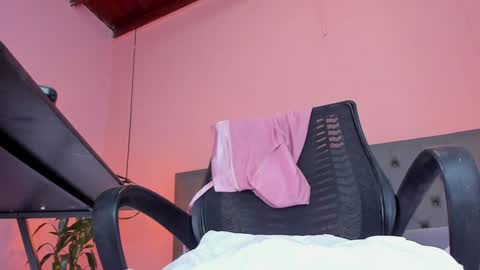 Snapshot of _aline_hall chatting on February 4, 2025, 2:32 pm Alline Hall online show from February 4, 2025, 2:32 pm