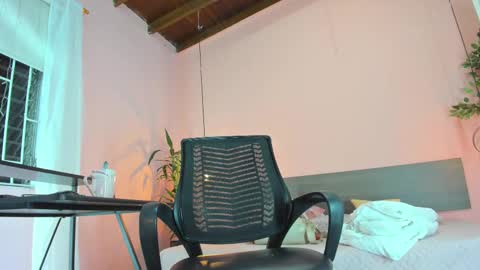 Snapshot of _aline_hall chatting on September 10, 2025, 10:37 am Alline Hall online show from September 10, 2025, 10:37 am