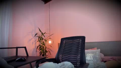 Snapshot of _aline_hall chatting on September 20, 2025, 12:17 pm Alline Hall online show from September 20, 2025, 12:17 pm