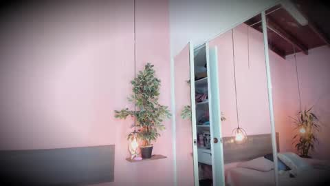 Snapshot of _aline_hall chatting on October 1, 2025, 11:16 am Alline Hall online show from October 1, 2025, 11:16 am