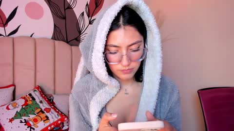 Allondra  online show from January 7, 2025, 2:53 am