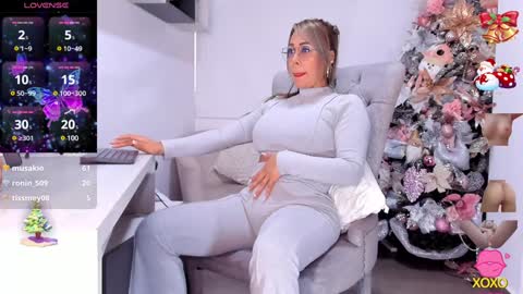 Snapshot of _ana_bolena__ chatting on December 21, 2024, 7:49 pm Ana Bolena online show from December 21, 2024, 7:49 pm