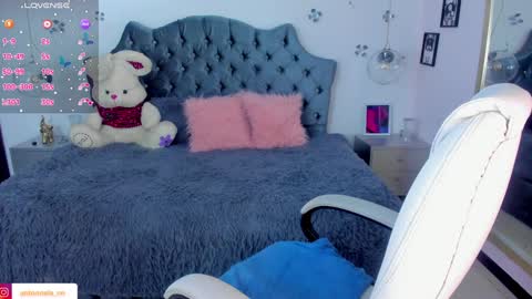 Snapshot of _antonnela_ chatting on December 4, 2024, 2:26 pm antonnela online show from December 4, 2024, 2:26 pm