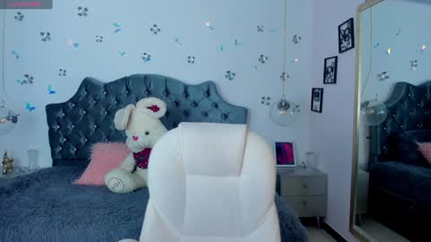 Snapshot of _antonnela_ chatting on January 13, 2025, 1:49 pm antonnela online show from January 13, 2025, 1:49 pm