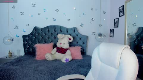 Snapshot of _antonnela_ chatting on January 21, 2025, 2:26 pm antonnela online show from January 21, 2025, 2:26 pm