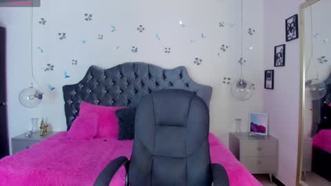Snapshot of _antonnela_ chatting on February 4, 2025, 1:48 pm antonnela online show from February 4, 2025, 1:48 pm