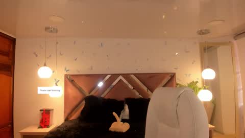 Snapshot of _antonnela_ chatting on September 10, 2025, 1:44 pm antonnela online show from September 10, 2025, 1:44 pm