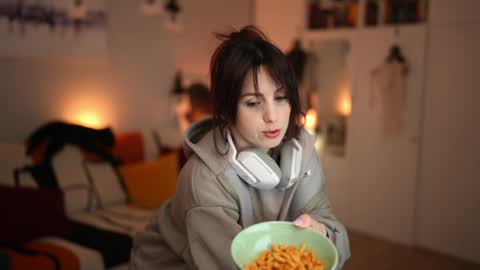 Snapshot of _blackbee_ chatting on October 31, 2025, 11:44 am Lili online show from October 31, 2025, 11:44 am