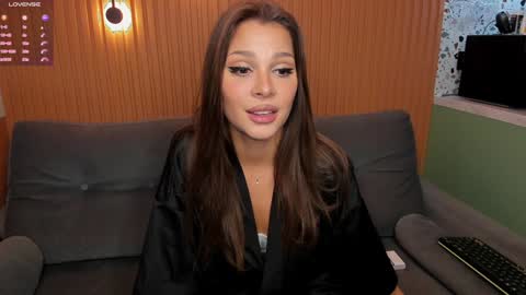 Snapshot of _catchmeifyoucan chatting on January 19, 2025, 5:28 pm Angela online show from January 19, 2025, 5:28 pm