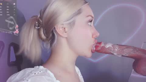 Snapshot of _chatur_babe chatting on December 11, 2024, 4:20 pm Angelina online show from December 11, 2024, 4:20 pm