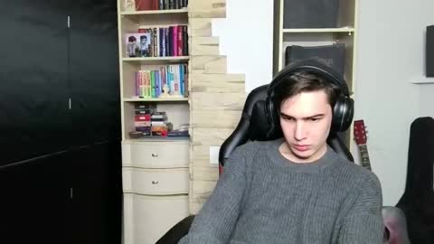 Snapshot of _crise_next_door_ chatting on October 30, 2025, 5:02 pm _crise_next_door_ online show from October 30, 2025, 5:02 pm