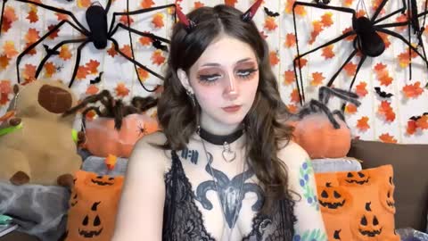 Kate online show from October 11, 2025, 6:06 pm