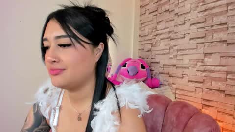 Snapshot of _elarossie_ chatting on November 21, 2025, 5:28 am Ela online show from November 21, 2025, 5:28 am