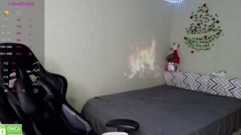 Snapshot of _elven_dreams__ chatting on December 27, 2024, 6:03 am chloue and Gretta online show from December 27, 2024, 6:03 am