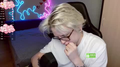 Snapshot of _elven_dreams__ chatting on November 8, 2025, 8:14 am chloue and Gretta online show from November 8, 2025, 8:14 am