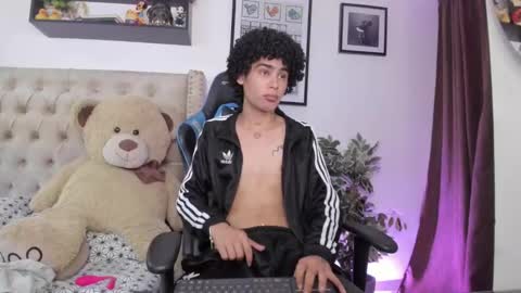 Snapshot of _jaay77 chatting on December 11, 2024, 1:37 am Jay online show from December 11, 2024, 1:37 am