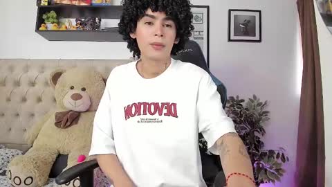 Snapshot of _jaay77 chatting on December 14, 2024, 6:52 pm Jay online show from December 14, 2024, 6:52 pm