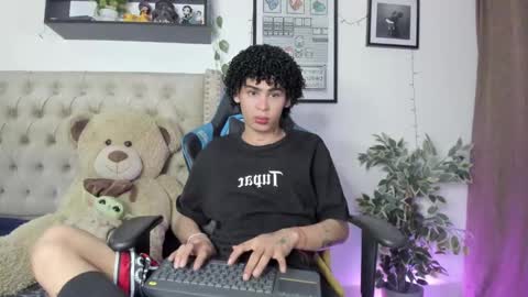 Snapshot of _jaay77 chatting on December 20, 2024, 2:19 am Jay online show from December 20, 2024, 2:19 am