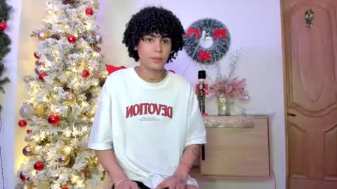 Snapshot of _jaay77 chatting on December 31, 2024, 12:43 am Jay online show from December 31, 2024, 12:43 am