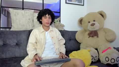 Snapshot of _jaay77 chatting on January 15, 2025, 2:49 am Jay online show from January 15, 2025, 2:49 am