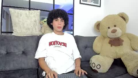 Snapshot of _jaay77 chatting on January 19, 2025, 2:36 am Jay online show from January 19, 2025, 2:36 am