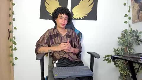 Snapshot of _jaay77 chatting on February 2, 2025, 1:12 am Jay online show from February 2, 2025, 1:12 am