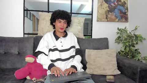 Snapshot of _jaay77 chatting on February 15, 2025, 9:48 pm Jay online show from February 15, 2025, 9:48 pm