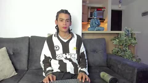 Snapshot of _jaay77 chatting on February 19, 2025, 11:25 pm Jay online show from February 19, 2025, 11:25 pm