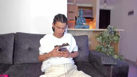 Snapshot of _jaay77 chatting on February 21, 2025, 3:10 pm Jay online show from February 21, 2025, 3:10 pm