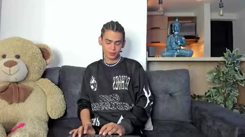 Snapshot of _jaay77 chatting on February 26, 2025, 10:20 pm Jay online show from February 26, 2025, 10:20 pm