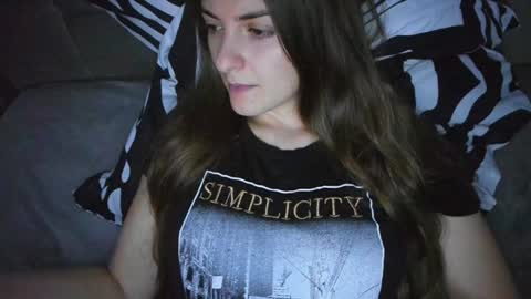 Snapshot of _just_a_simple_girl chatting on December 9, 2024, 7:18 pm _just_a_simple_girl online show from December 9, 2024, 7:18 pm