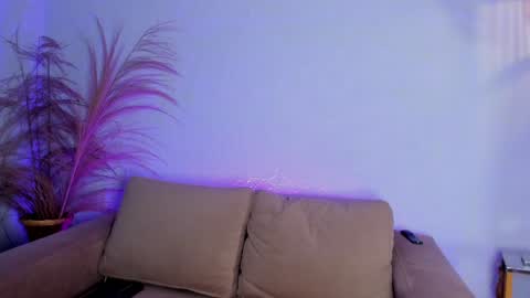 Snapshot of _luna_dupont_ chatting on December 18, 2024, 8:14 pm  Luna  online show from December 18, 2024, 8:14 pm