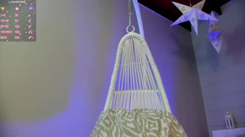 Snapshot of _luna_dupont_ chatting on February 24, 2025, 11:43 am  Luna  online show from February 24, 2025, 11:43 am