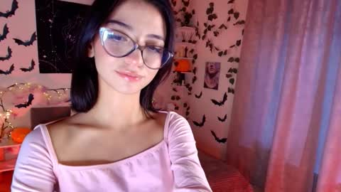 Snapshot of _lunara_adams_ chatting on October 23, 2025, 5:40 am Luna online show from October 23, 2025, 5:40 am