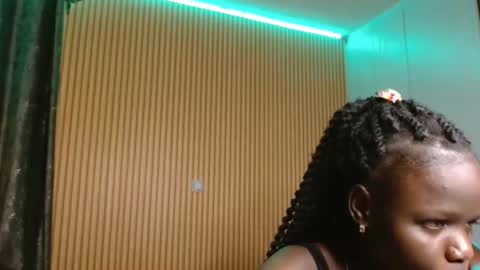 Milah online show from November 7, 2025, 9:59 pm