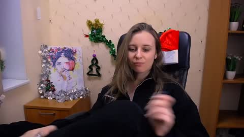 Snapshot of _nicole_new chatting on December 11, 2024, 3:15 pm Nica online show from December 11, 2024, 3:15 pm