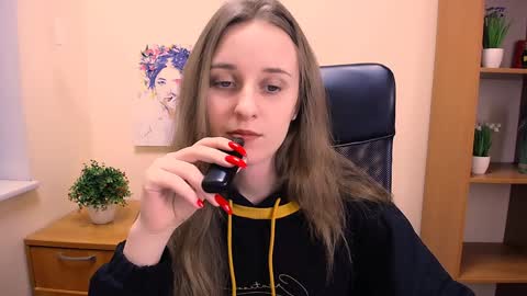 Snapshot of _nicole_new chatting on January 15, 2025, 3:18 pm Nica online show from January 15, 2025, 3:18 pm