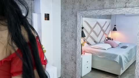 Sara online show from November 5, 2025, 8:31 pm