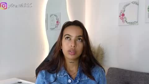 Snapshot of _sophiebrown__ chatting on December 5, 2024, 11:29 pm Andrea The Next Stream Wednesday online show from December 5, 2024, 11:29 pm