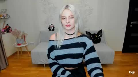 Marie online show from February 17, 2025, 4:04 pm