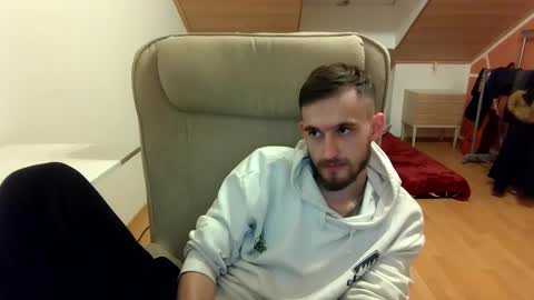 Snapshot of _v_l_a_d_ chatting on February 1, 2025, 6:29 pm Vlad online show from February 1, 2025, 6:29 pm