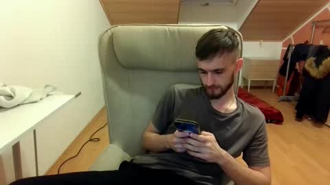 Snapshot of _v_l_a_d_ chatting on February 1, 2025, 9:40 pm Vlad online show from February 1, 2025, 9:40 pm