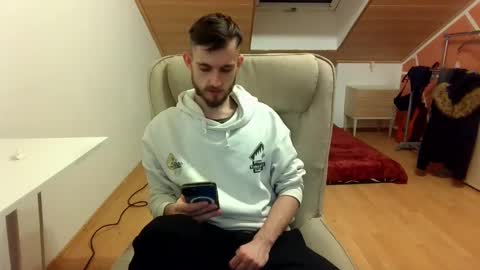 Snapshot of _v_l_a_d_ chatting on February 3, 2025, 4:25 am Vlad online show from February 3, 2025, 4:25 am